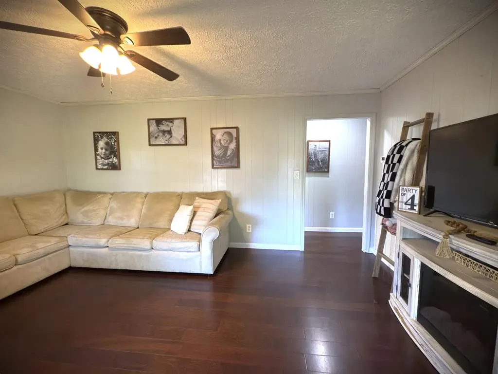 166 Gray Lane Allons TN 38541