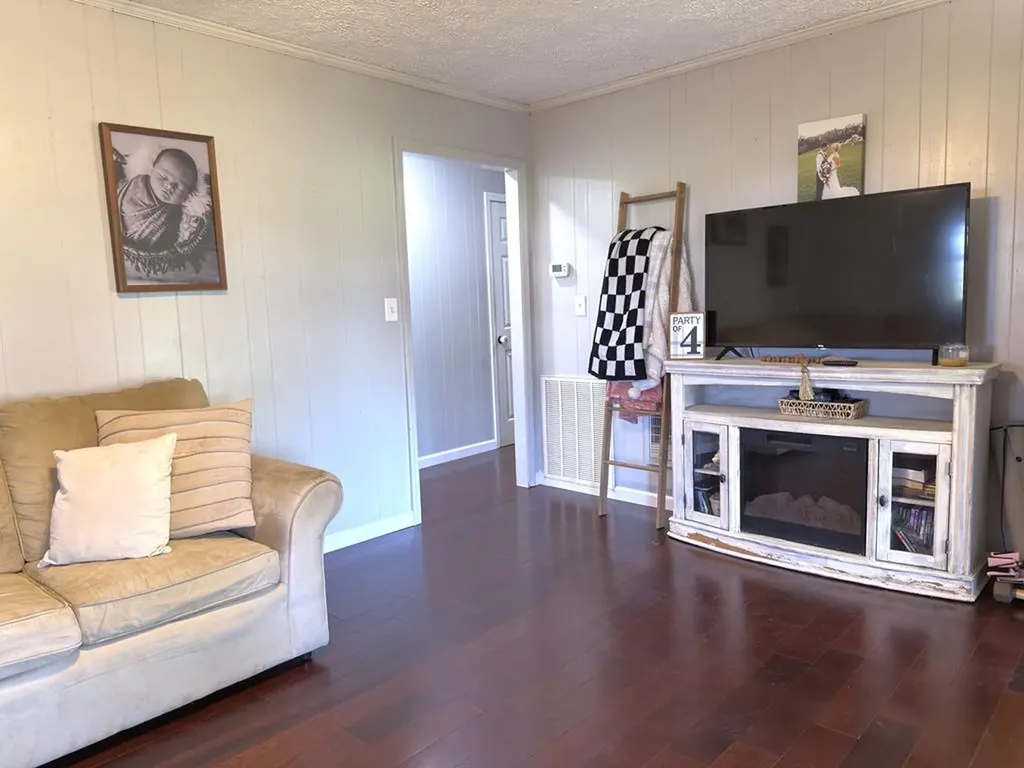 166 Gray Lane Allons TN 38541