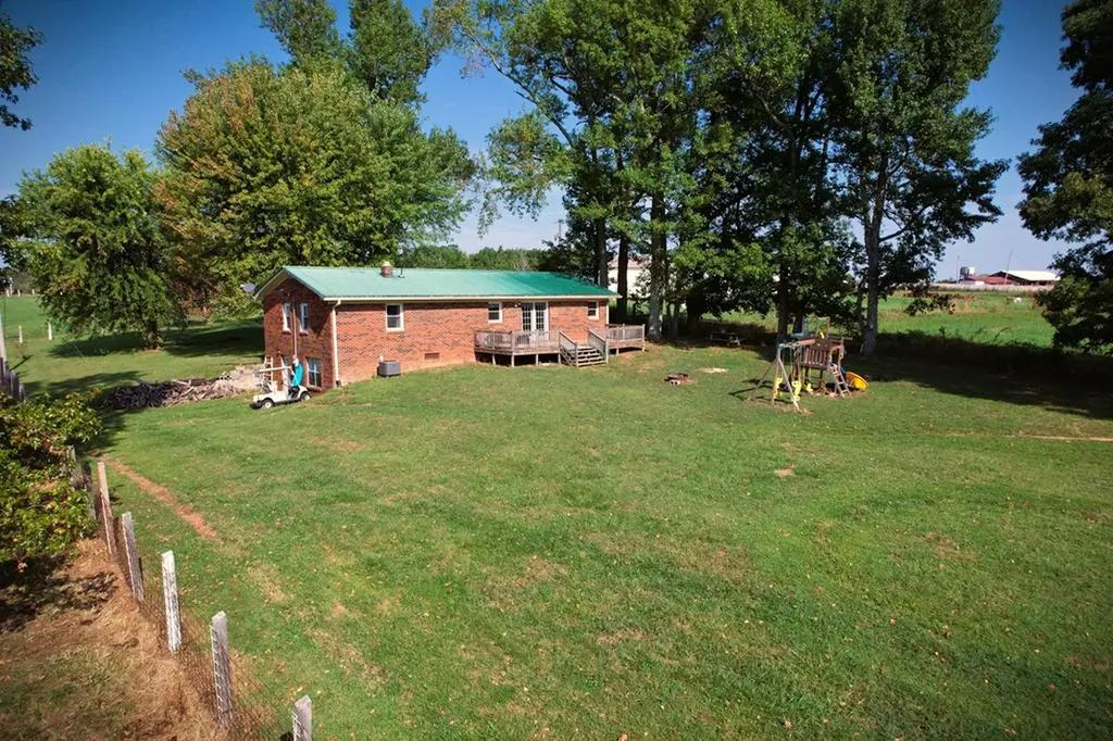 166 Gray Lane Allons TN 38541