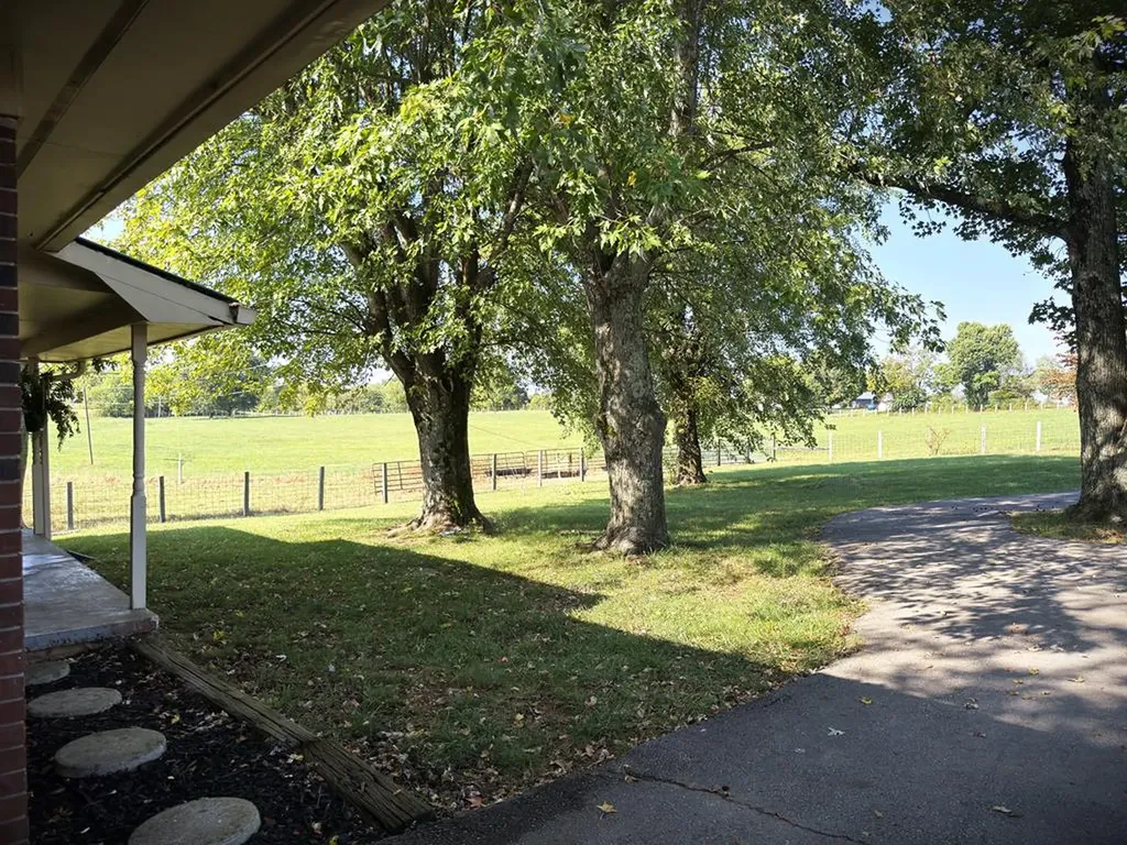 166 Gray Lane Allons TN 38541