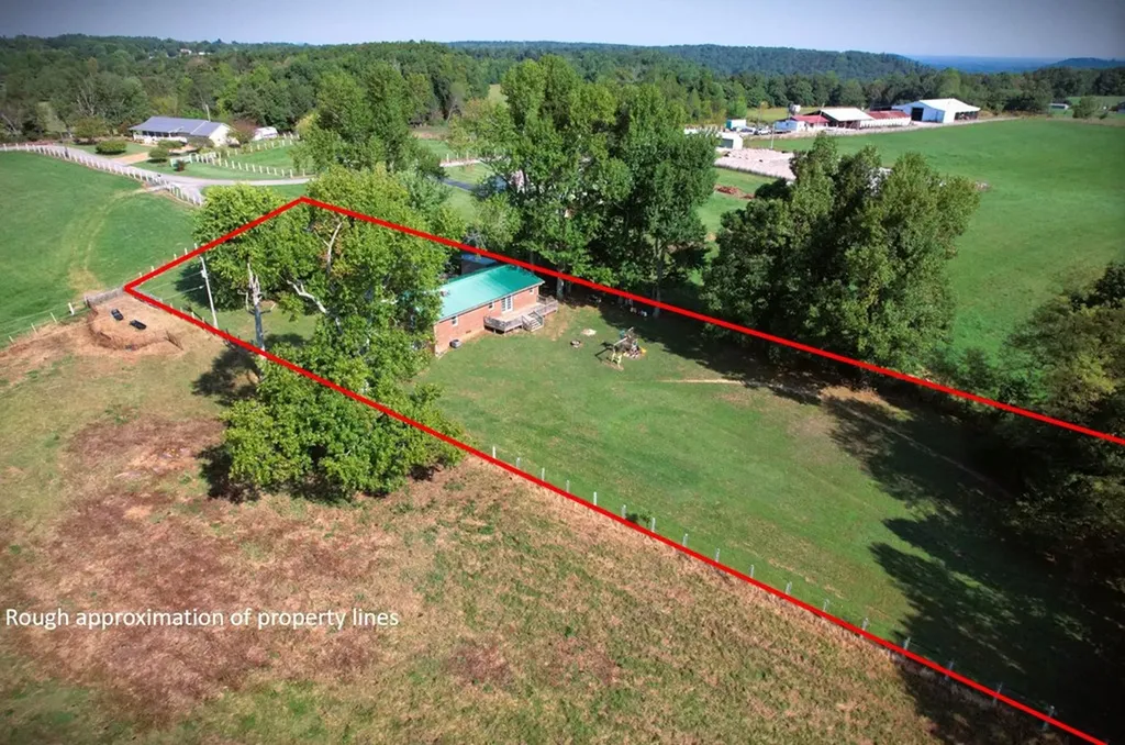 166 Gray Lane Allons TN 38541