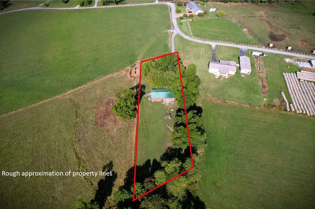 166 Gray Lane Allons TN 38541