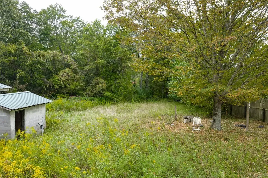 5530 Nashville Highway Deer Lodge TN 37726