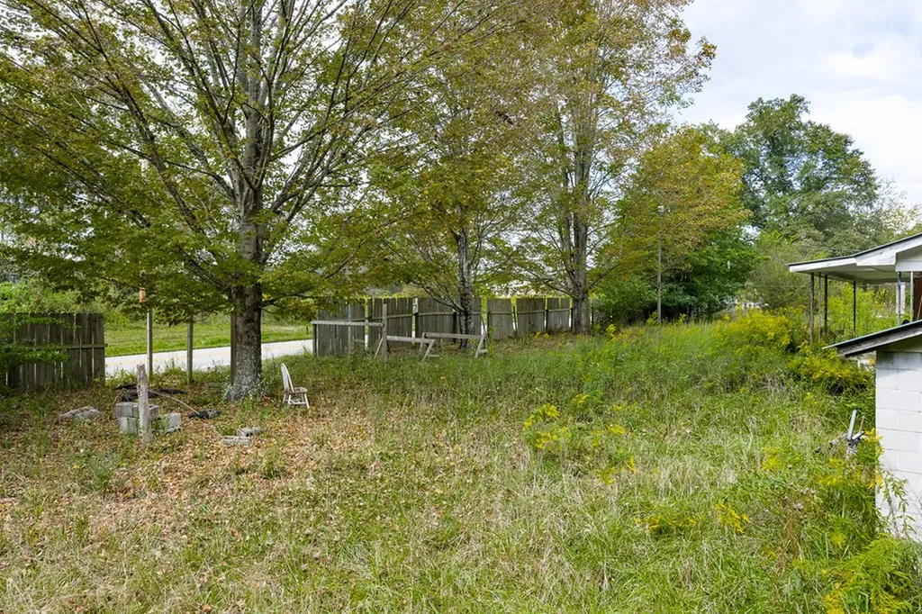 5530 Nashville Highway Deer Lodge TN 37726