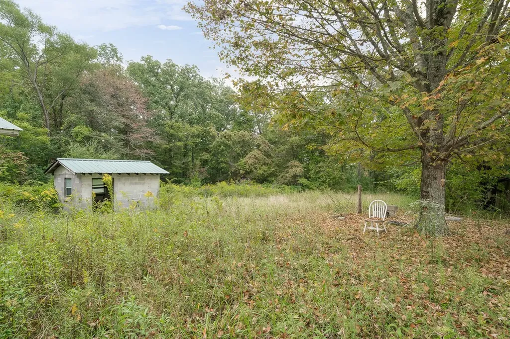 5530 Nashville Highway Deer Lodge TN 37726