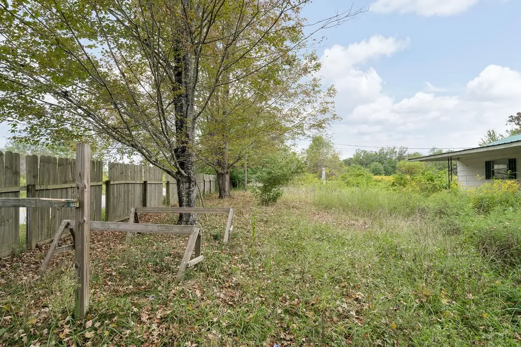 5530 Nashville Highway Deer Lodge TN 37726