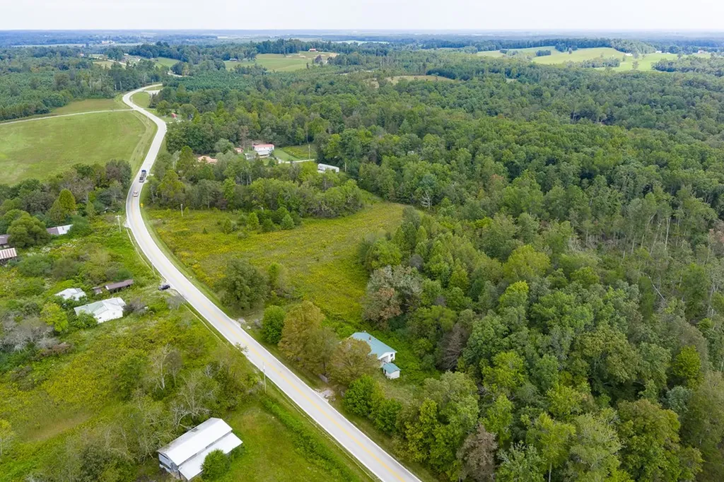 5530 Nashville Highway Deer Lodge TN 37726