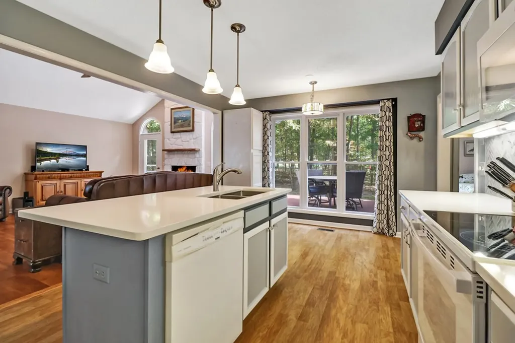 19 Trafalgar Lane Crossville TN 38558