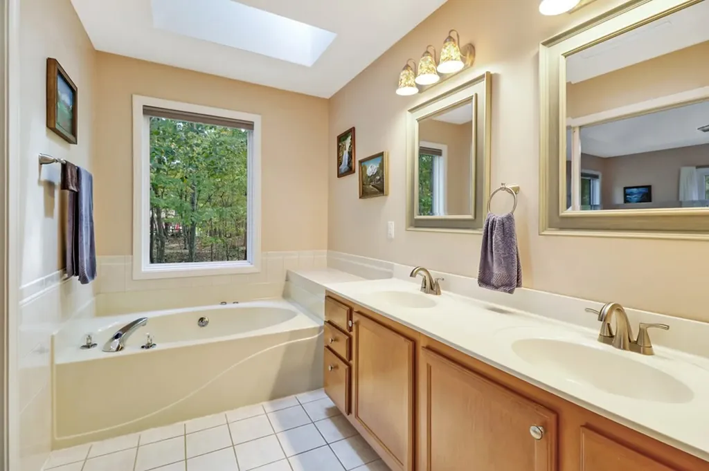 19 Trafalgar Lane Crossville TN 38558