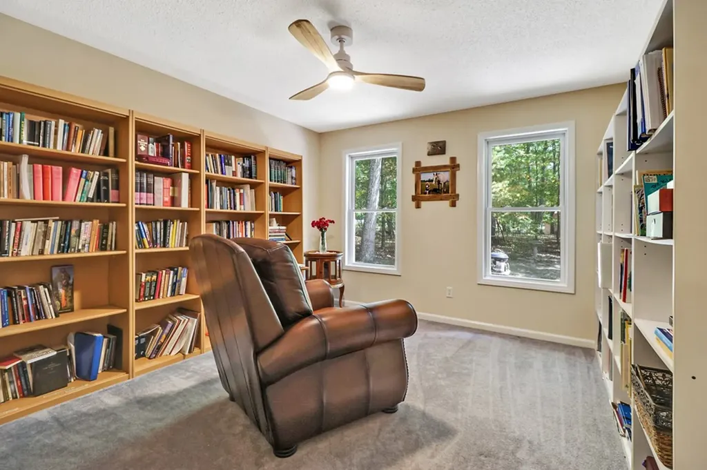 19 Trafalgar Lane Crossville TN 38558