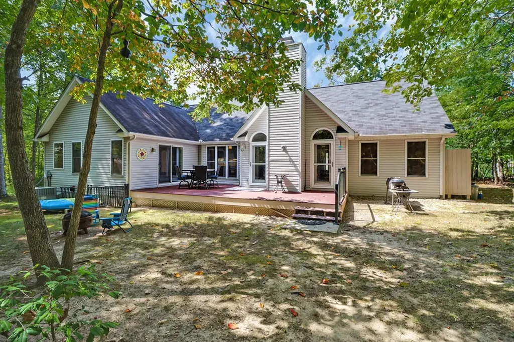 19 Trafalgar Lane Crossville TN 38558