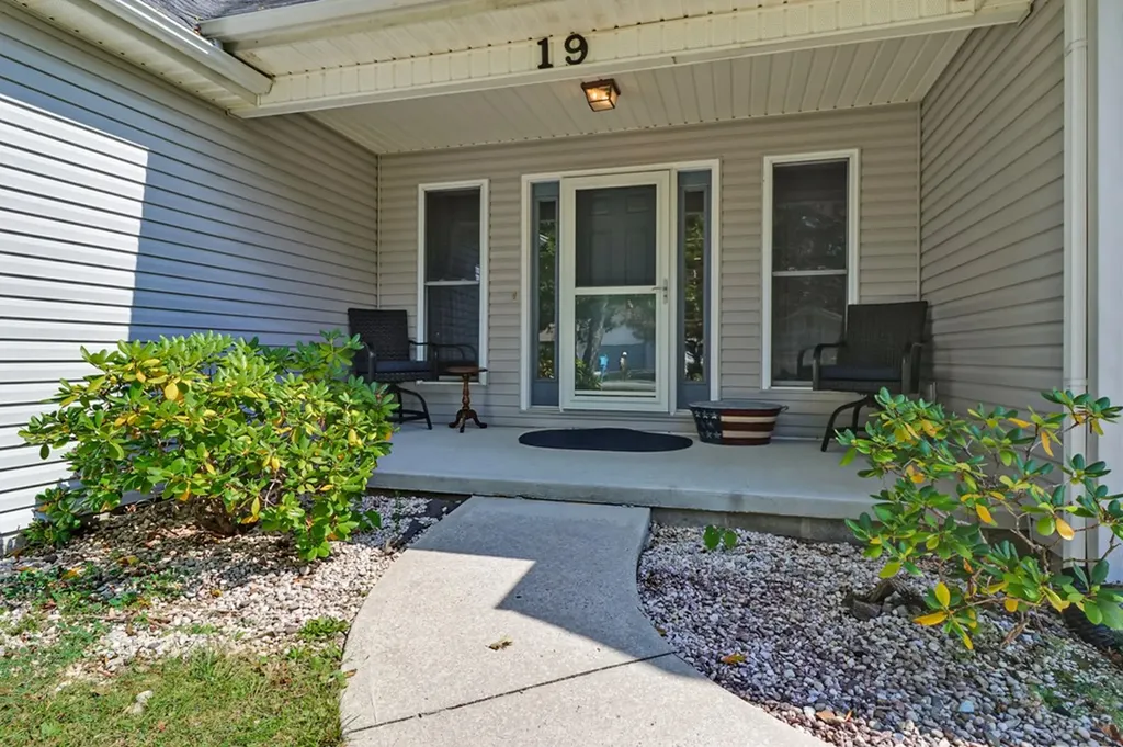 19 Trafalgar Lane Crossville TN 38558