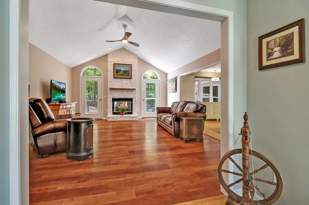 19 Trafalgar Lane Crossville TN 38558