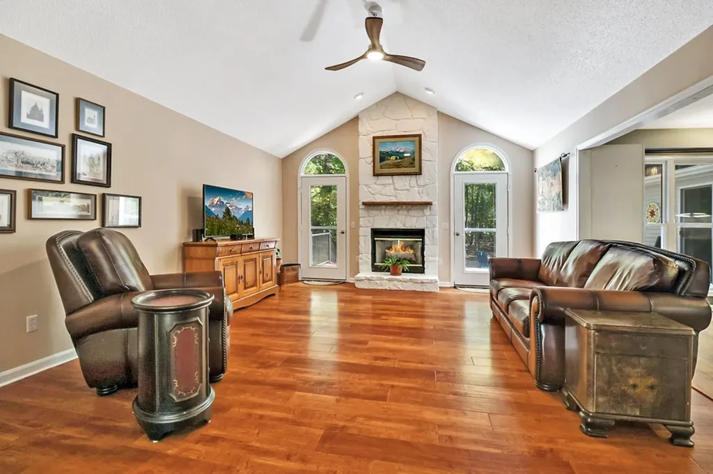 19 Trafalgar Lane Crossville TN 38558