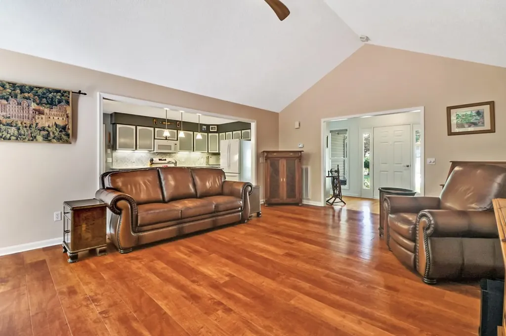 19 Trafalgar Lane Crossville TN 38558