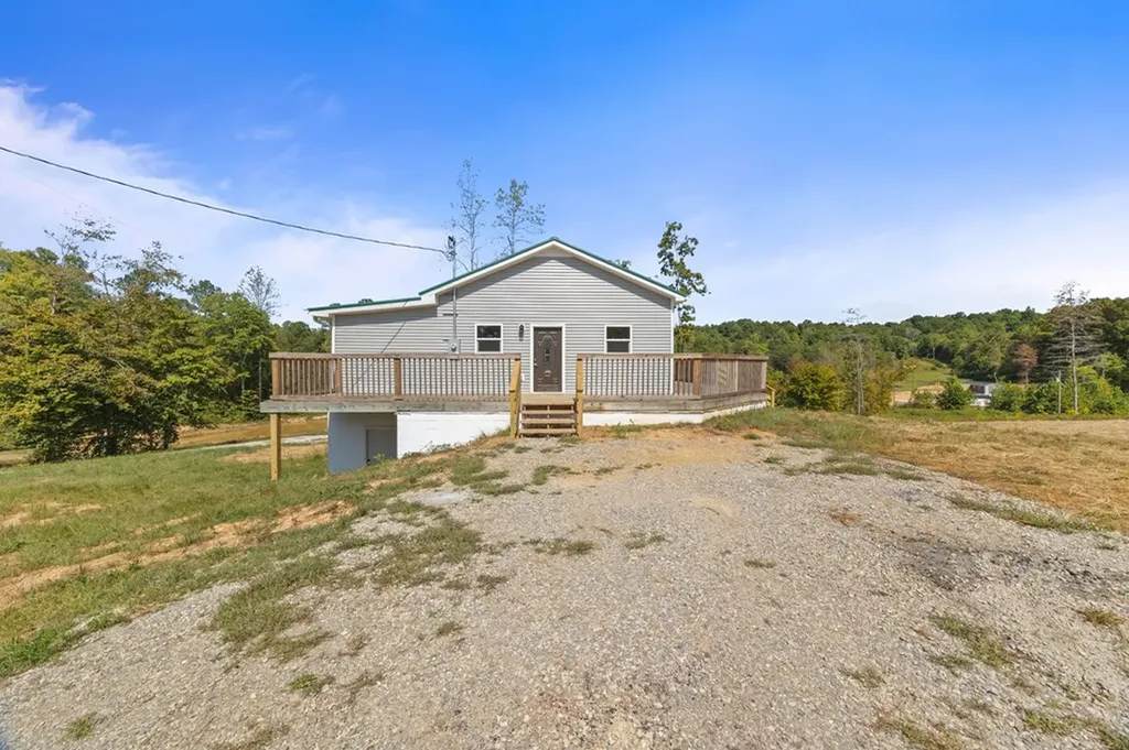 731 New Hope Road Hilham TN 38568