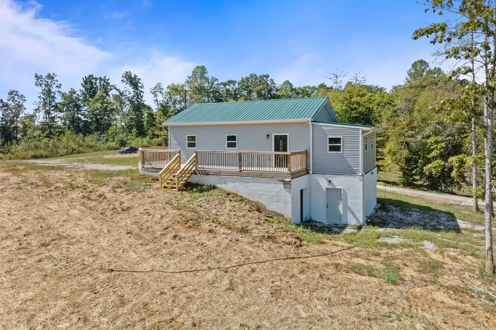 731 New Hope Road Hilham TN 38568