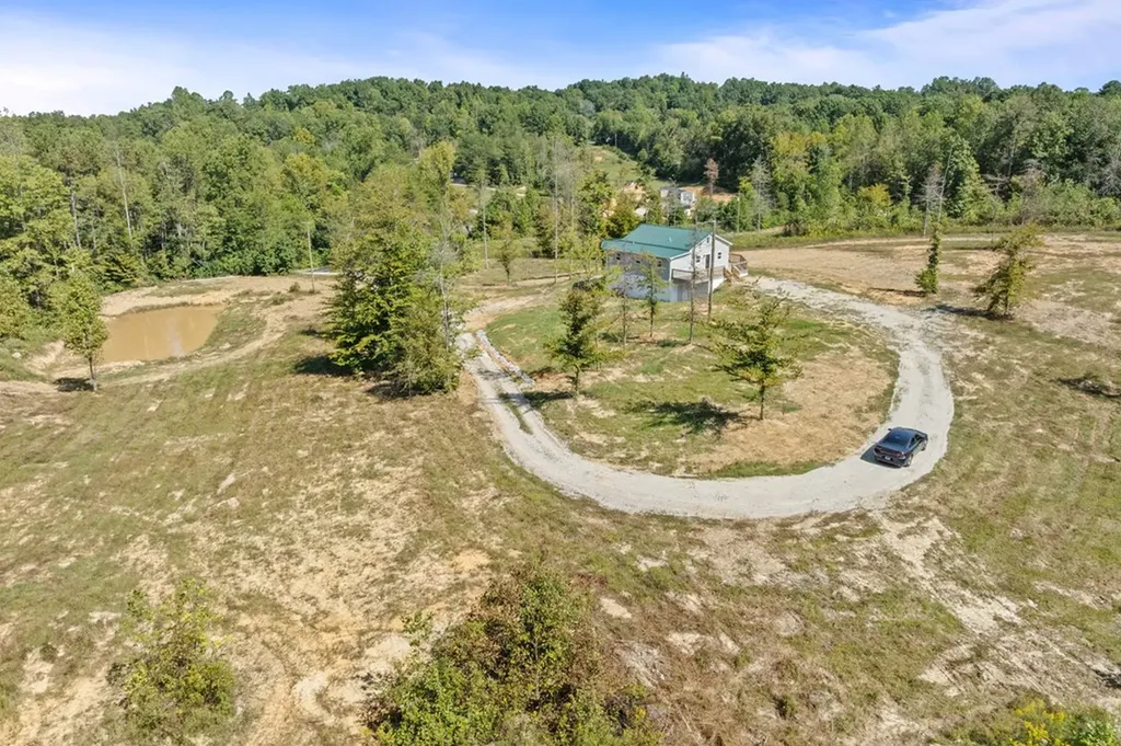 731 New Hope Road Hilham TN 38568