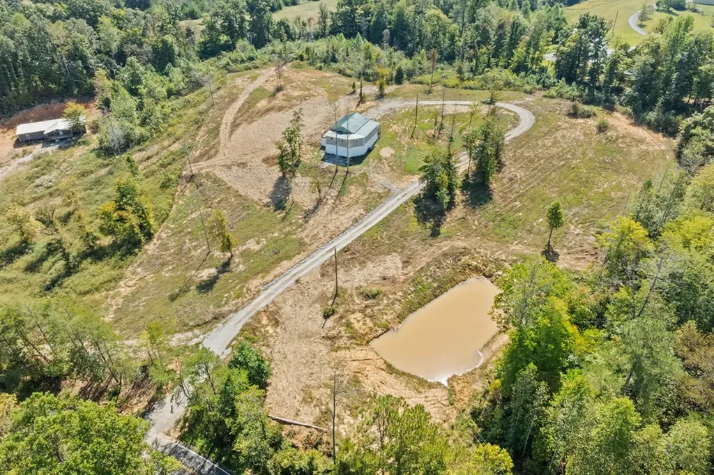 731 New Hope Road Hilham TN 38568