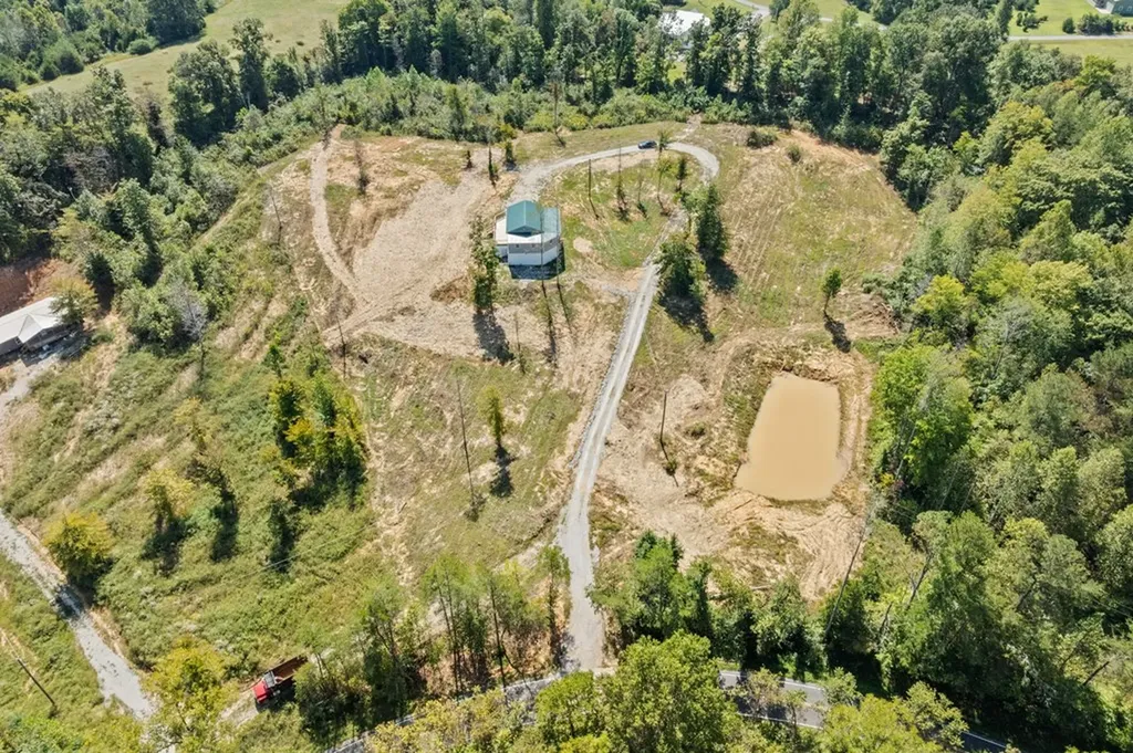 731 New Hope Road Hilham TN 38568