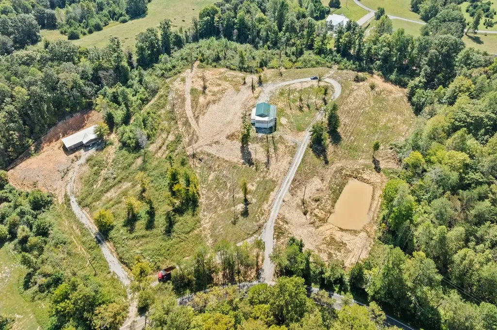 731 New Hope Road Hilham TN 38568