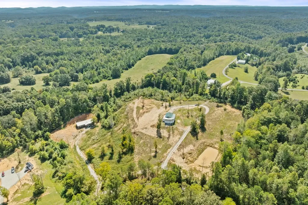 731 New Hope Road Hilham TN 38568