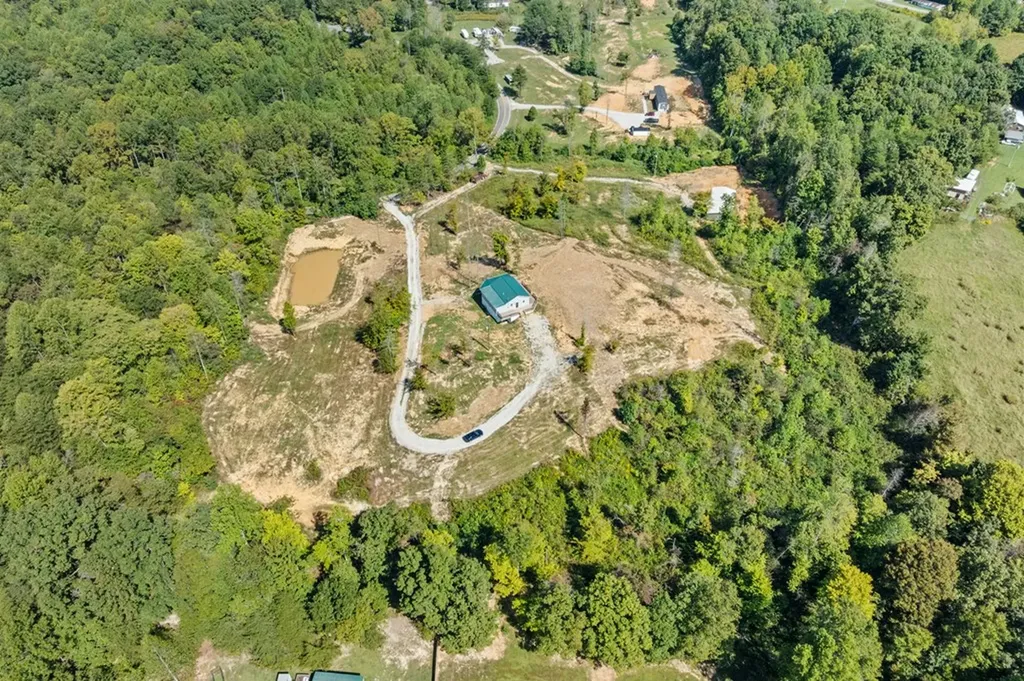 731 New Hope Road Hilham TN 38568