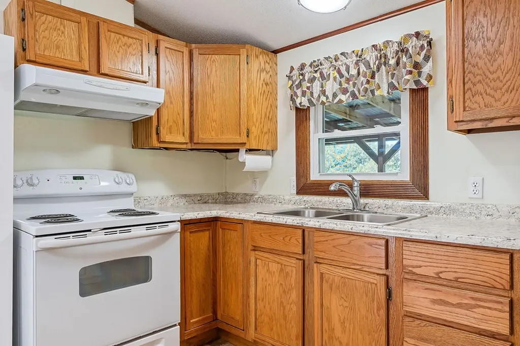 370 Jay Hutchings Road Sparta TN 38583