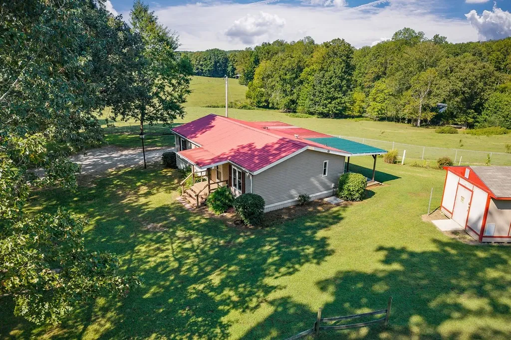 370 Jay Hutchings Road Sparta TN 38583