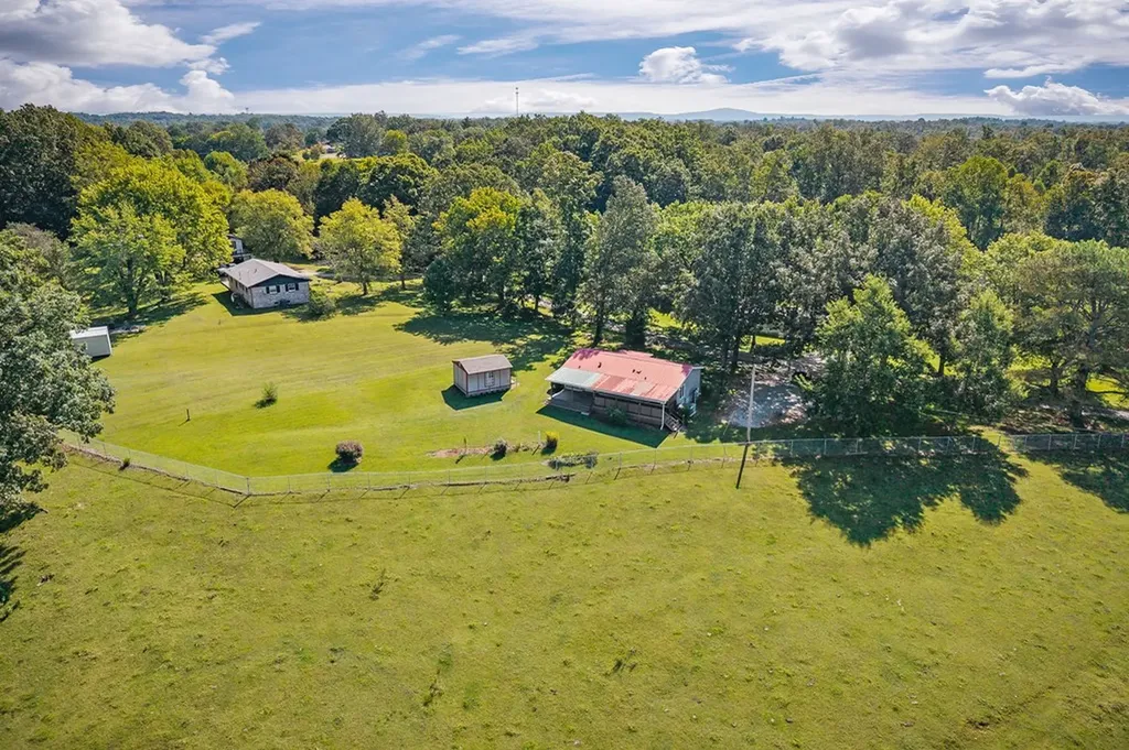 370 Jay Hutchings Road Sparta TN 38583