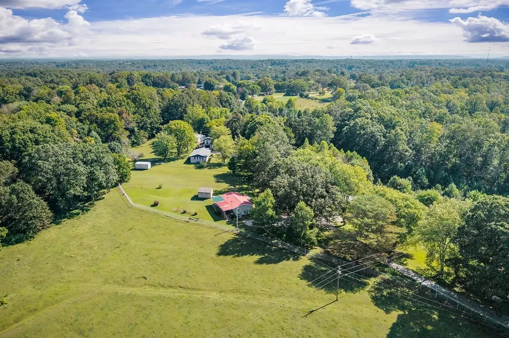 370 Jay Hutchings Road Sparta TN 38583