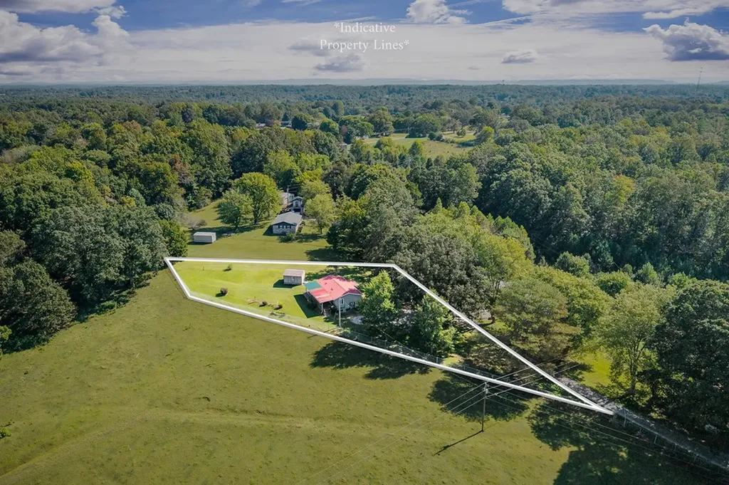 370 Jay Hutchings Road Sparta TN 38583