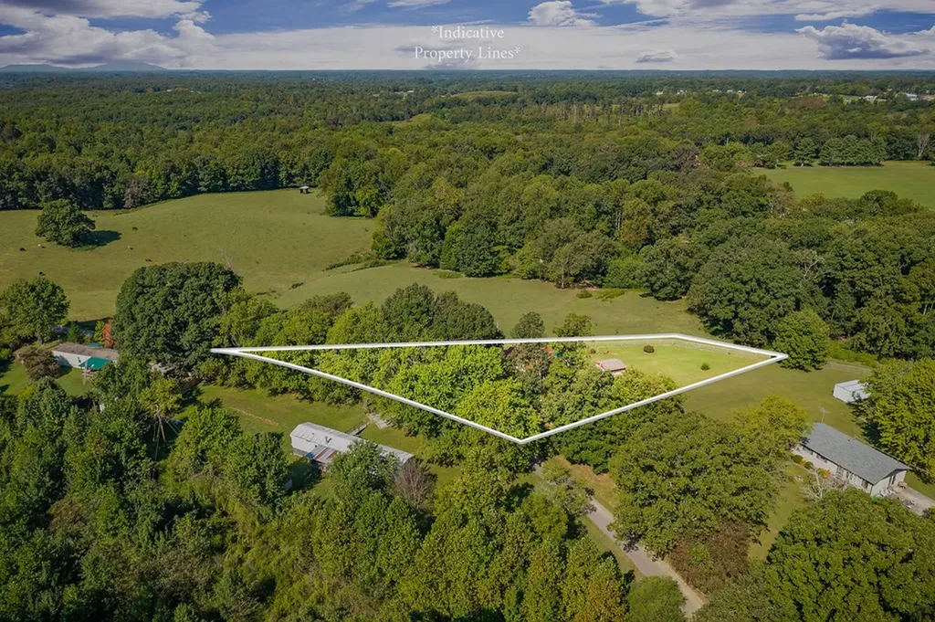 370 Jay Hutchings Road Sparta TN 38583