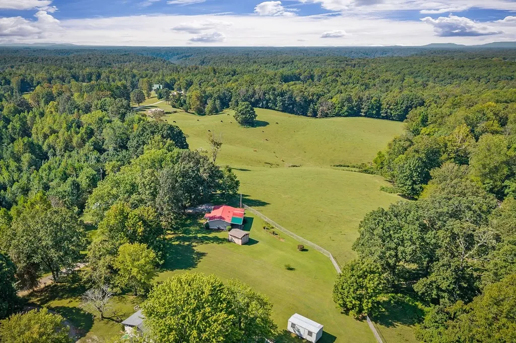 370 Jay Hutchings Road Sparta TN 38583