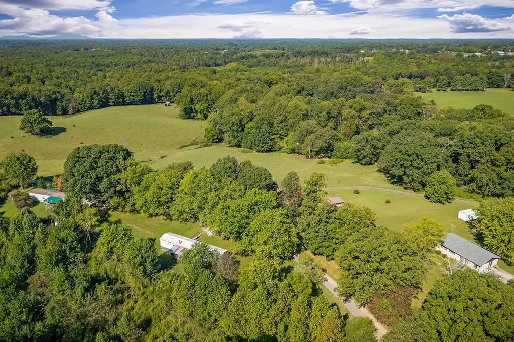 370 Jay Hutchings Road Sparta TN 38583