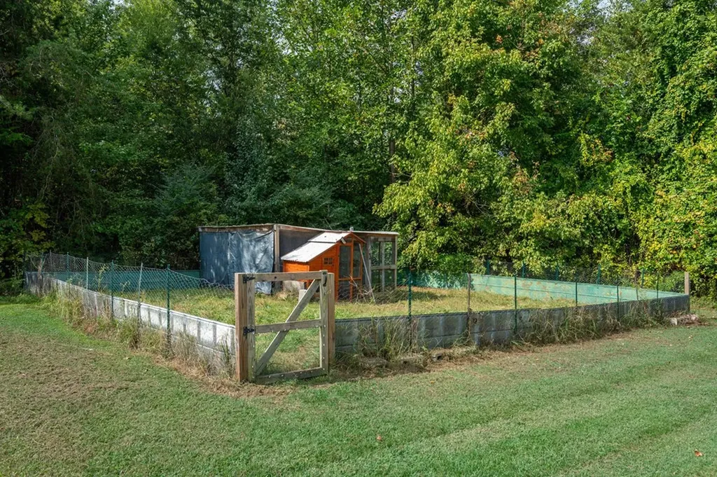 999 Gum Springs Mountain Road Sparta TN 38583