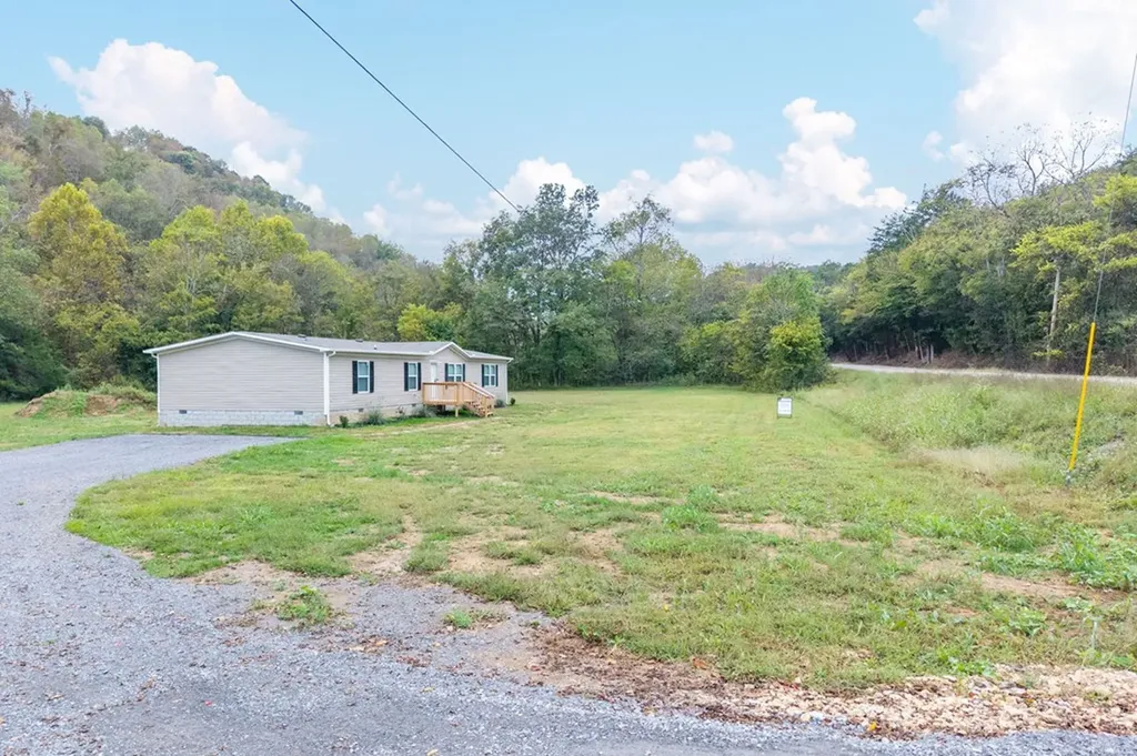 2211 Wartrace Highway Pleasant Shade TN 37145
