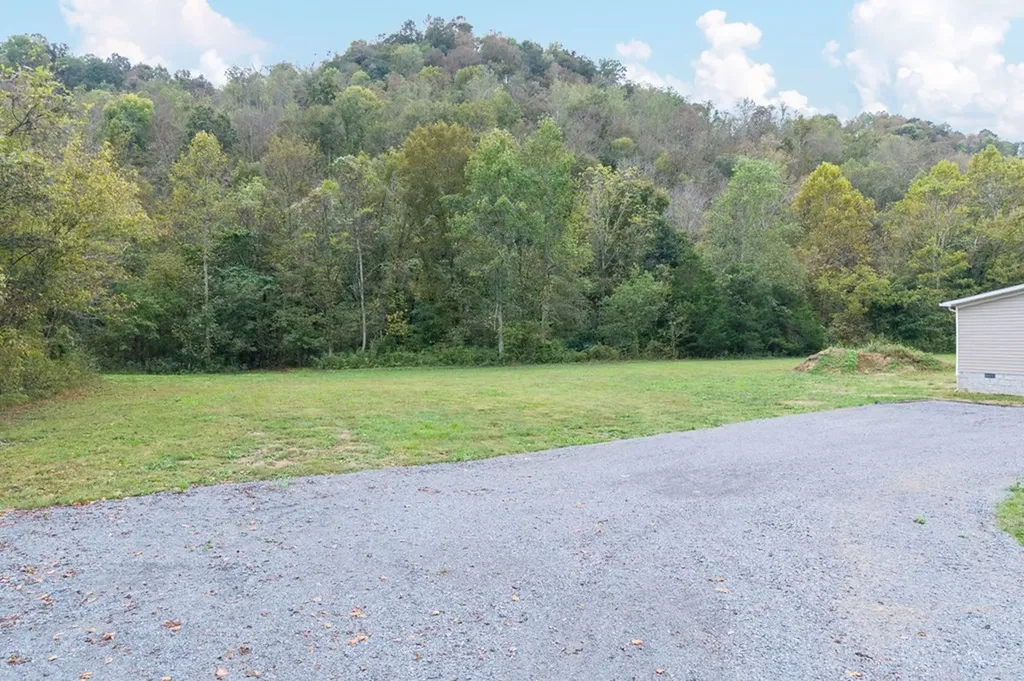 2211 Wartrace Highway Pleasant Shade TN 37145