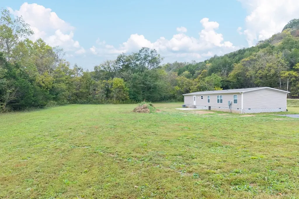 2211 Wartrace Highway Pleasant Shade TN 37145