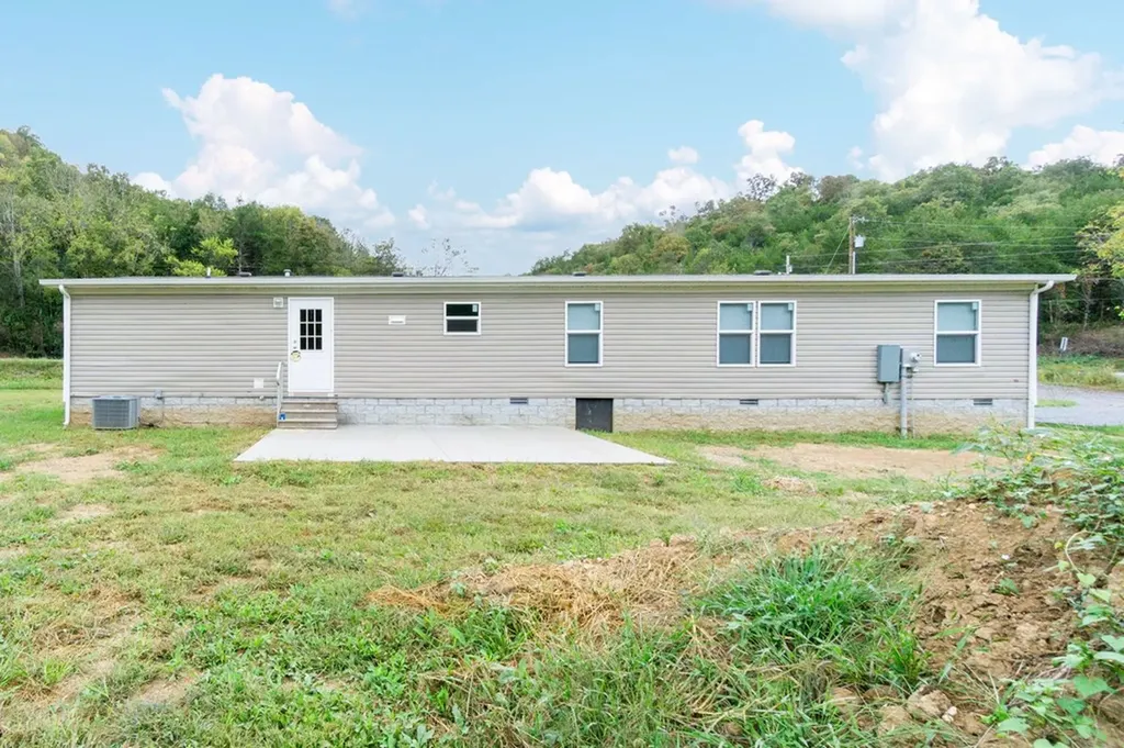 2211 Wartrace Highway Pleasant Shade TN 37145