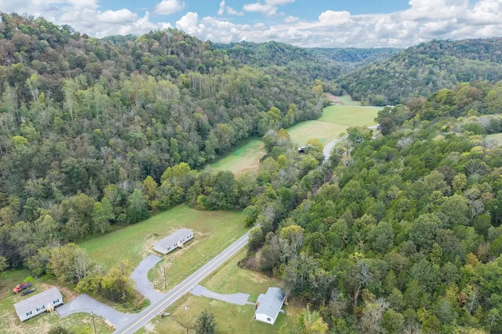 2211 Wartrace Highway Pleasant Shade TN 37145