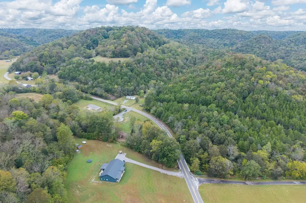 2211 Wartrace Highway Pleasant Shade TN 37145