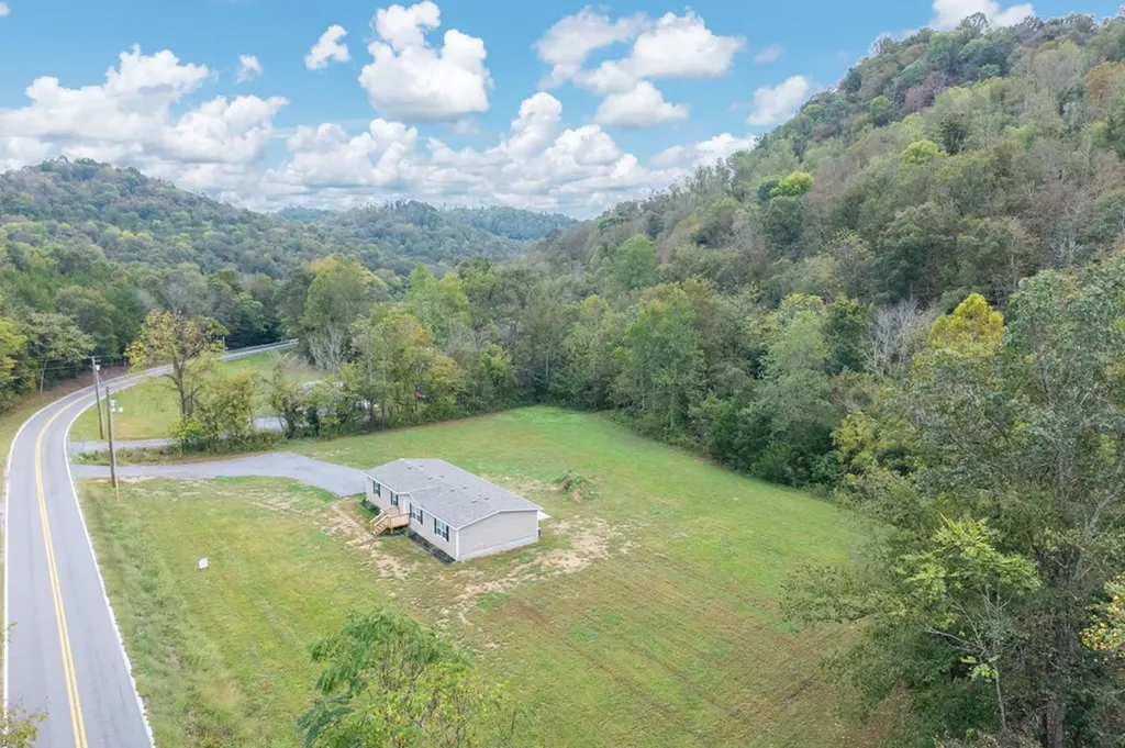 2211 Wartrace Highway Pleasant Shade TN 37145