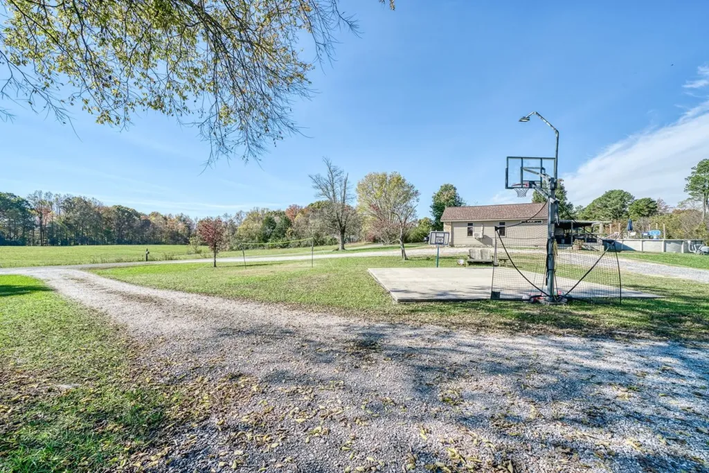 8597 Chaffin Road Baxter TN 38544