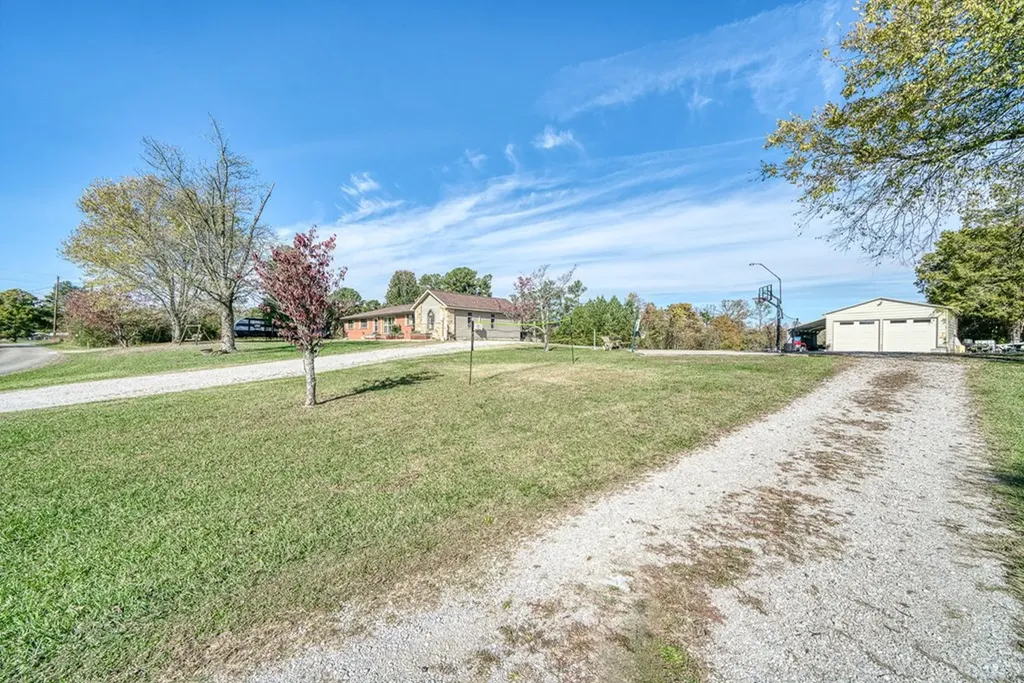 8597 Chaffin Road Baxter TN 38544