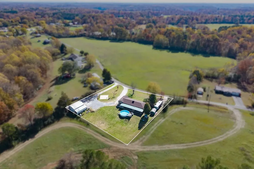 8597 Chaffin Road Baxter TN 38544