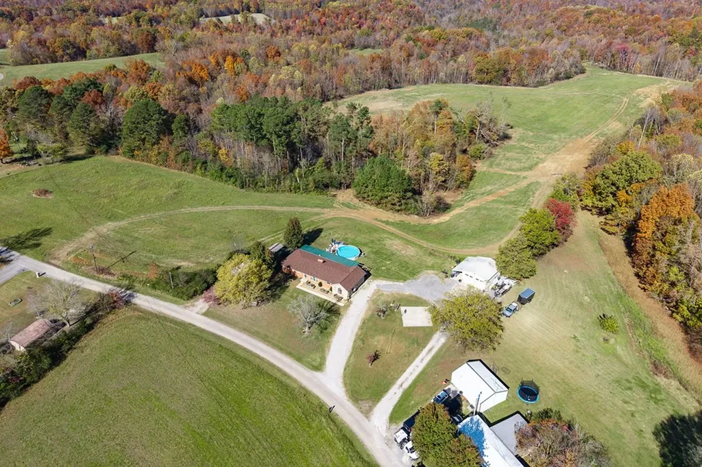 8597 Chaffin Road Baxter TN 38544