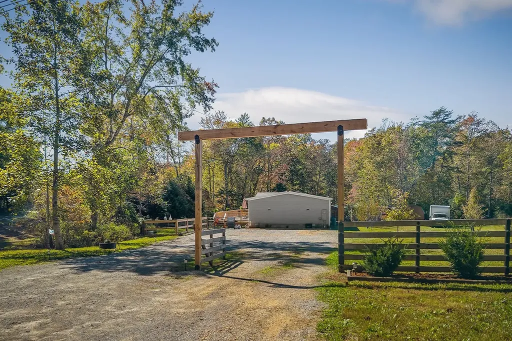 192 Webb Loop Crossville TN 38572