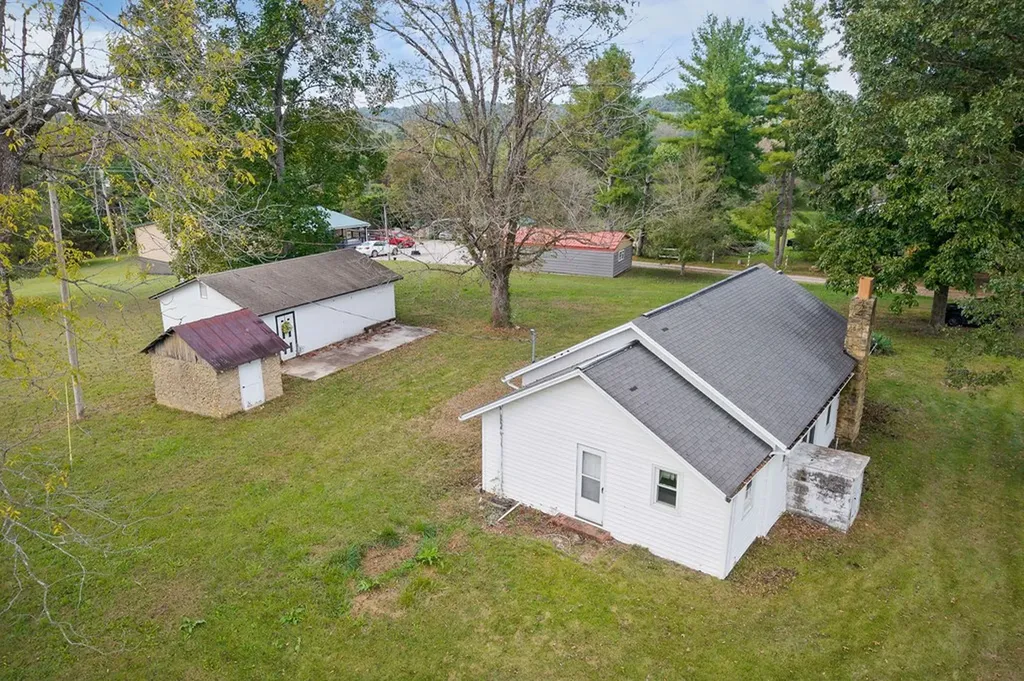 334 N Robin Hood Road Doyle TN 38559