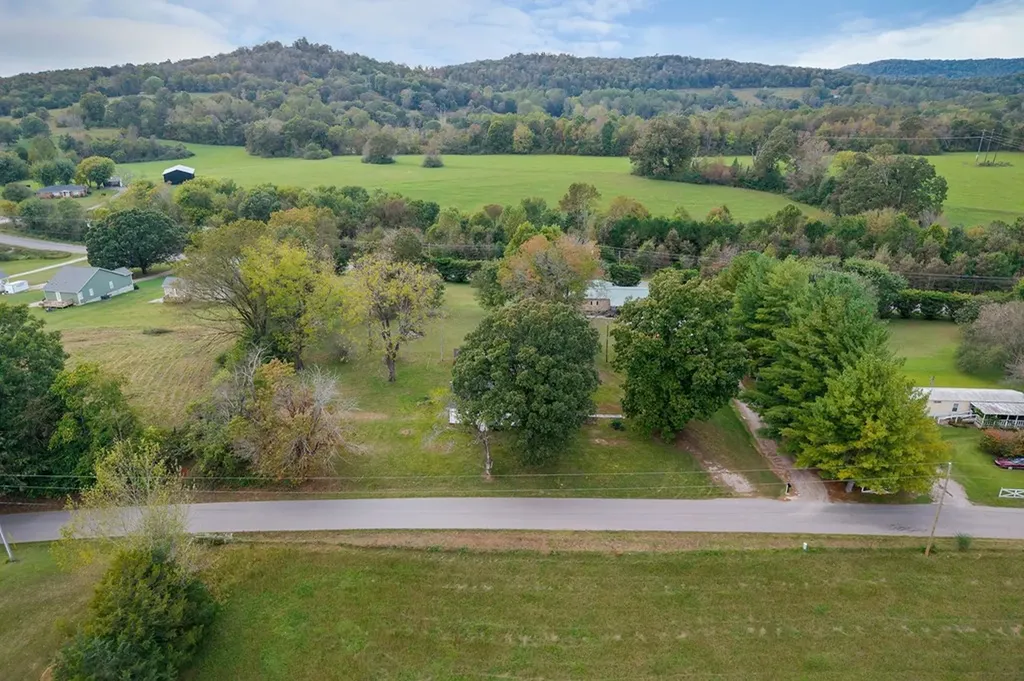 334 N Robin Hood Road Doyle TN 38559